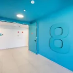 Modern Riverfront Apartment With Free Parking