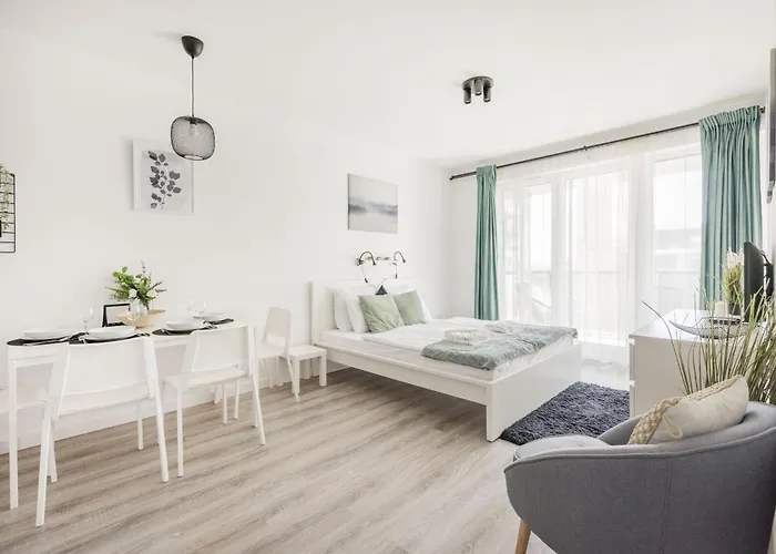 Modern Riverfront Apartment With Free Parking