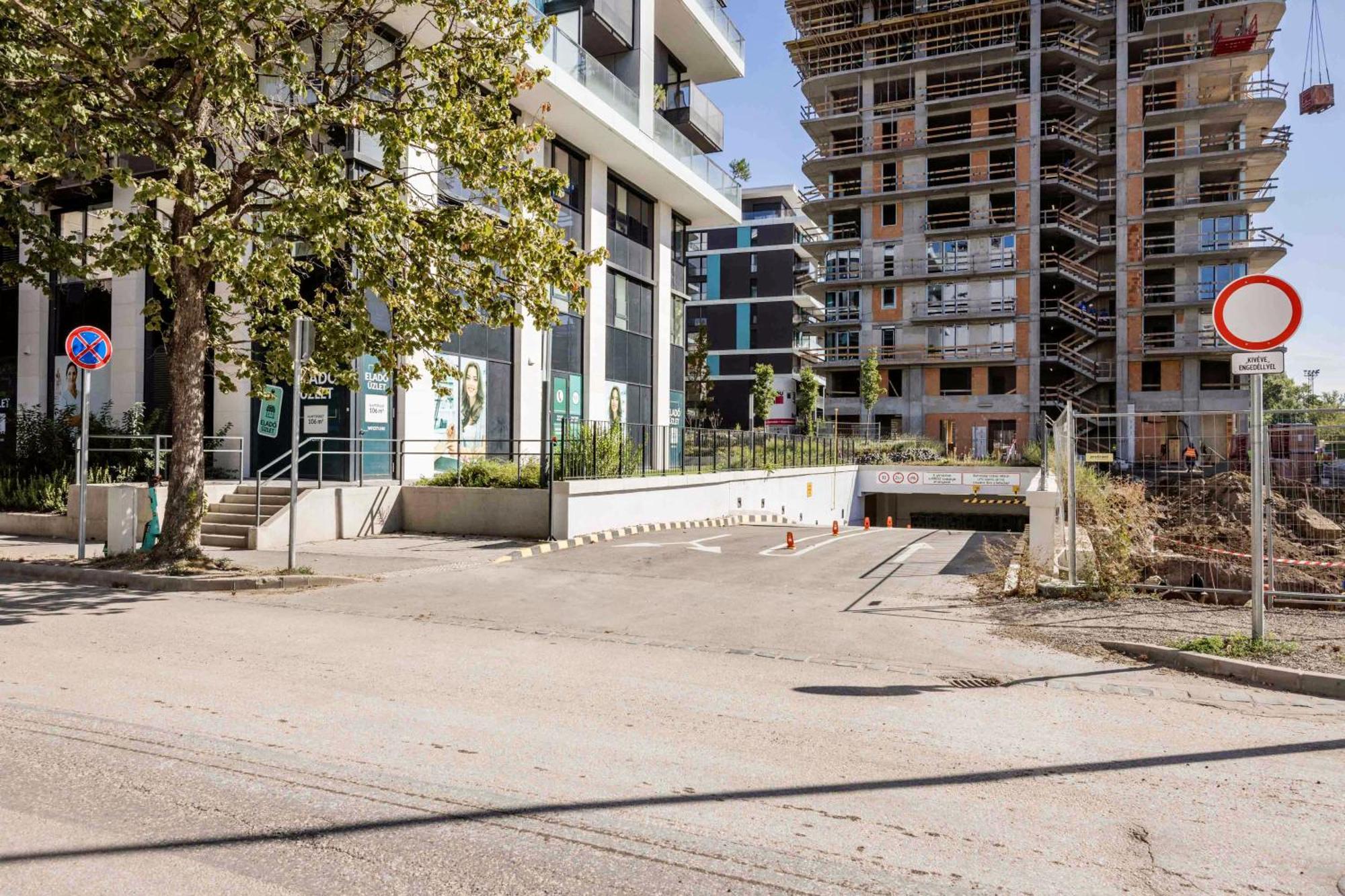 Modern Riverfront With Free Parking *